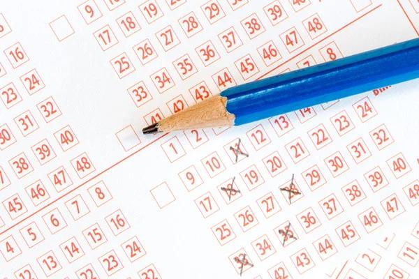 离奇的事件发生在古老的国度 (新德里11日综合电)印度旁遮普邦一名农场工人买彩券