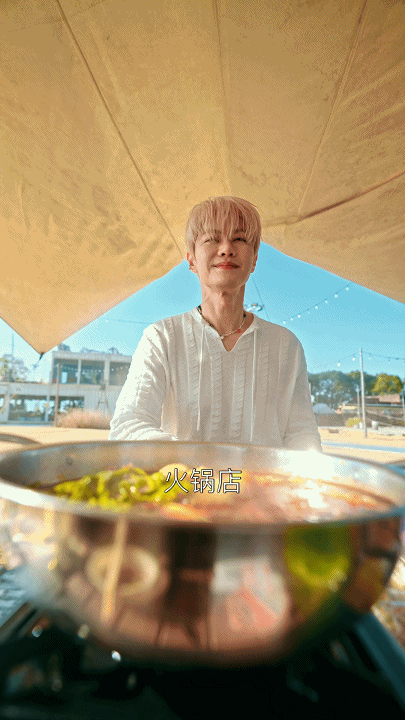 第一次见短剧开播男主先道歉 别人开播放预告，赵荀开播猛下跪。海王挨个给前任磕头求