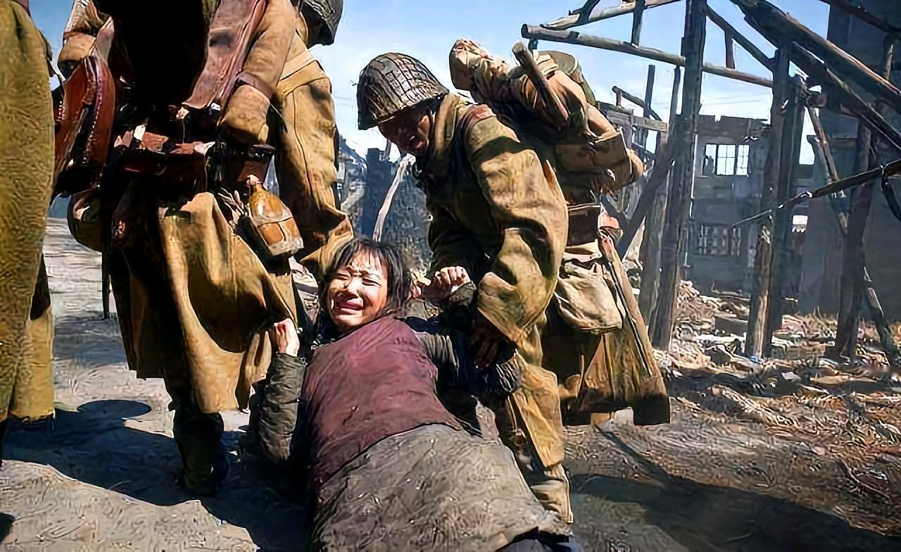 到了傍晚时，三个去村里“征发”的日军返营地，带回来一个中年妇女和一个少年。分队的