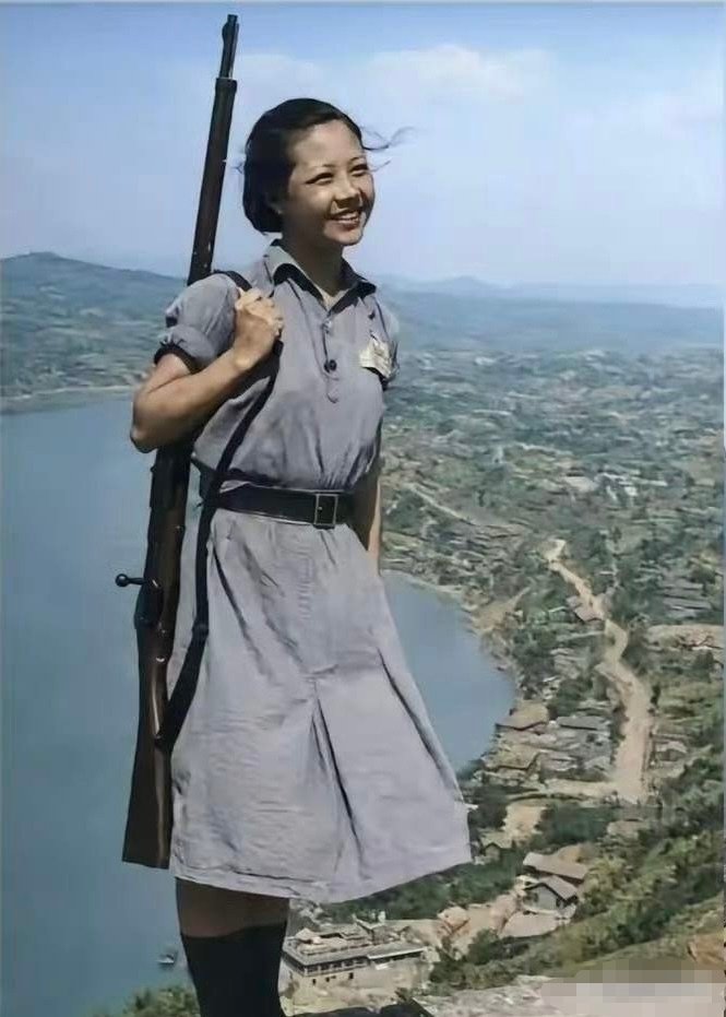 晴雨风说史晴雨风说史这张1941年的黑白照片，曾登上美国《生活》杂志的封面。照片