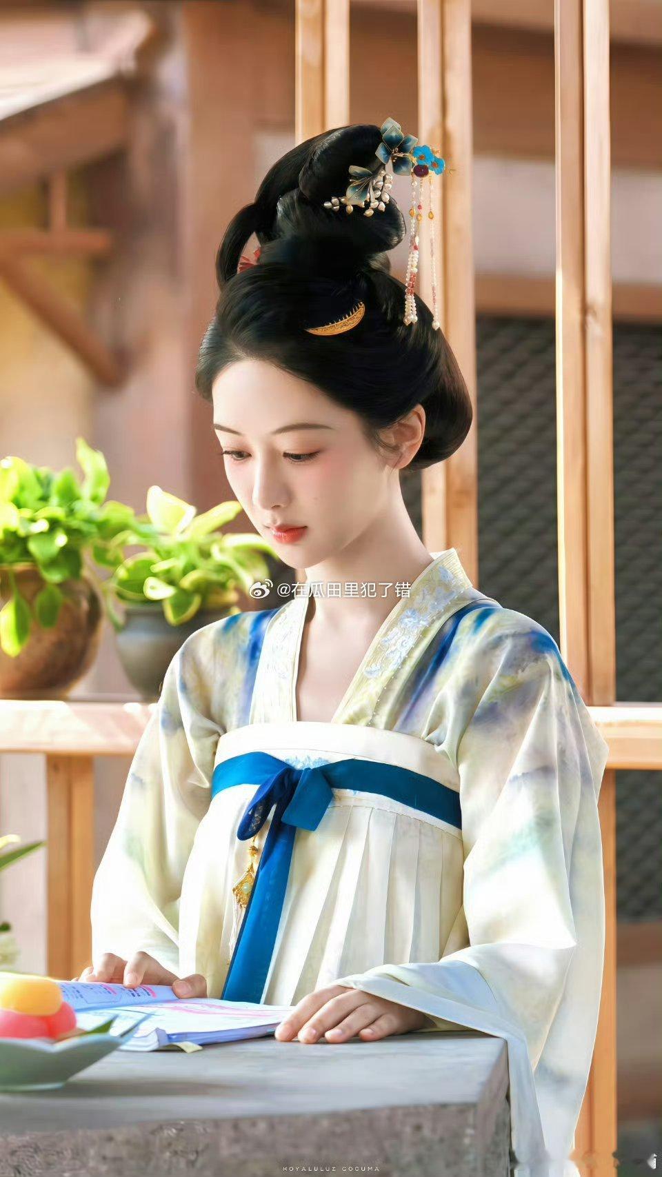 国色芳华重映收视第一好作品值得反复观看。 