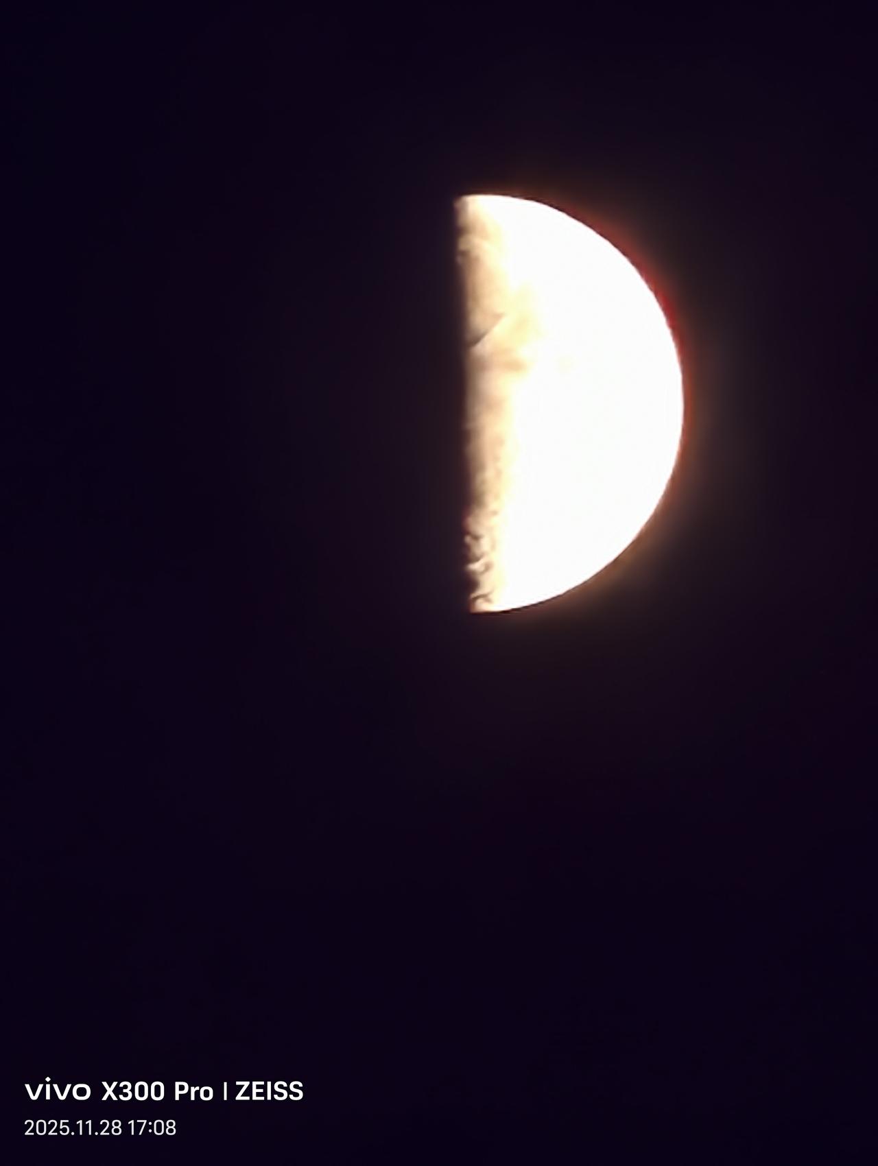 分享一张你最近拍摄月亮的照片2025.11.28日
月亮 圆月照片 月亮风景图 