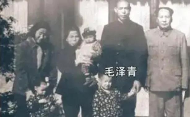 1958年毛主席视察抚顺，想要见毛泽青，市委以“出差”为由搪塞过去…

毛主席的