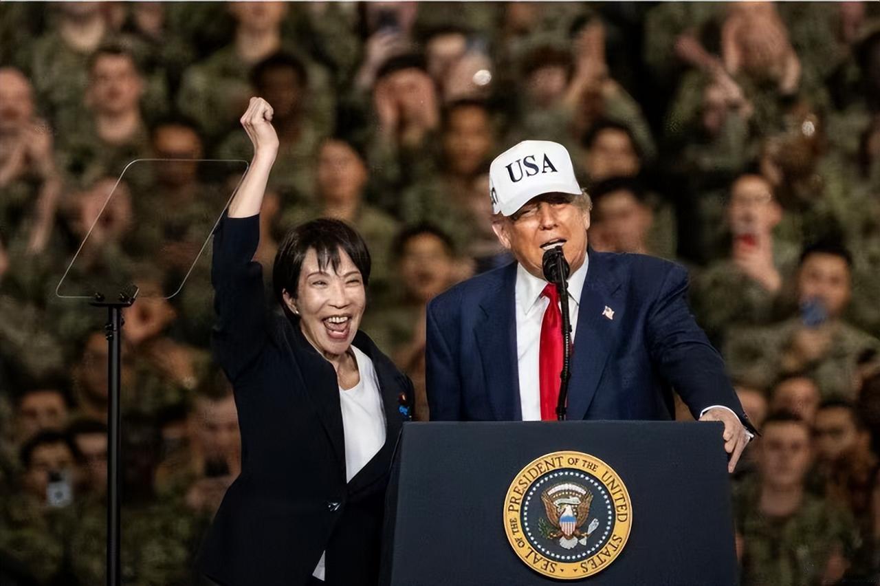 日本网民怒了！10月28日下午，特朗普在高市早苗的陪同下登上驻日美军的航空母舰上