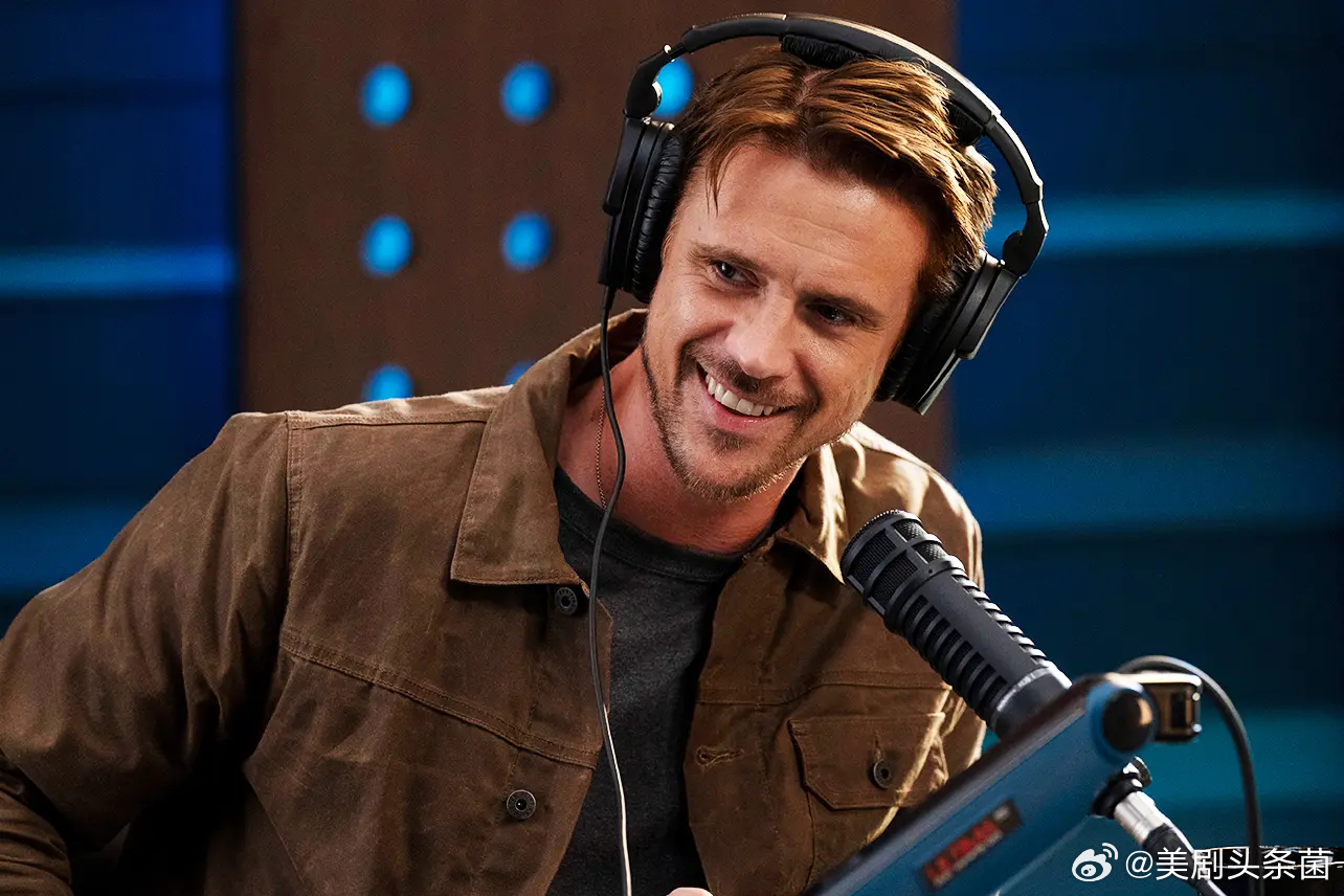 《威尔和格蕾丝》男星 肖恩·海斯 加盟《早间新闻》第五季。他将饰演播客主持人Br