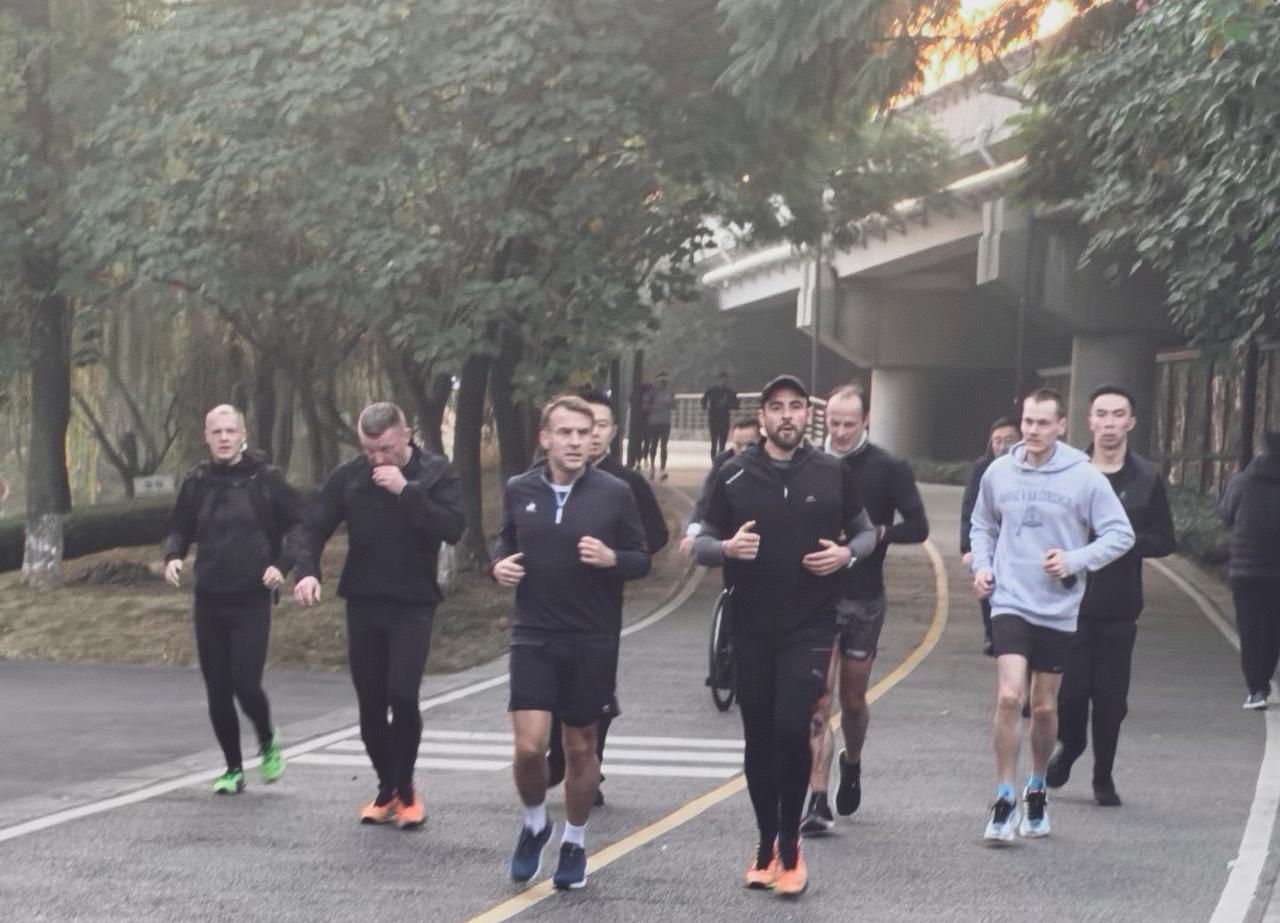 马克龙为中国打了一个超有说服力的安全广告！ 

放眼全球，除了在中国，估计很难有