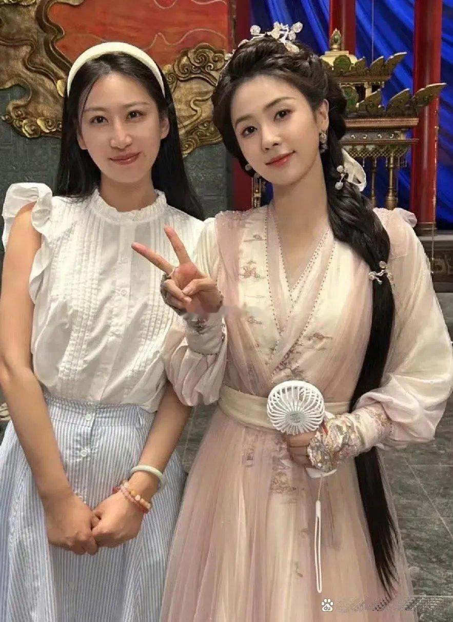 💰💰💰💰白鹿icon确实好看啊，这造型师真会找角度，把白鹿拍的像仙女下凡