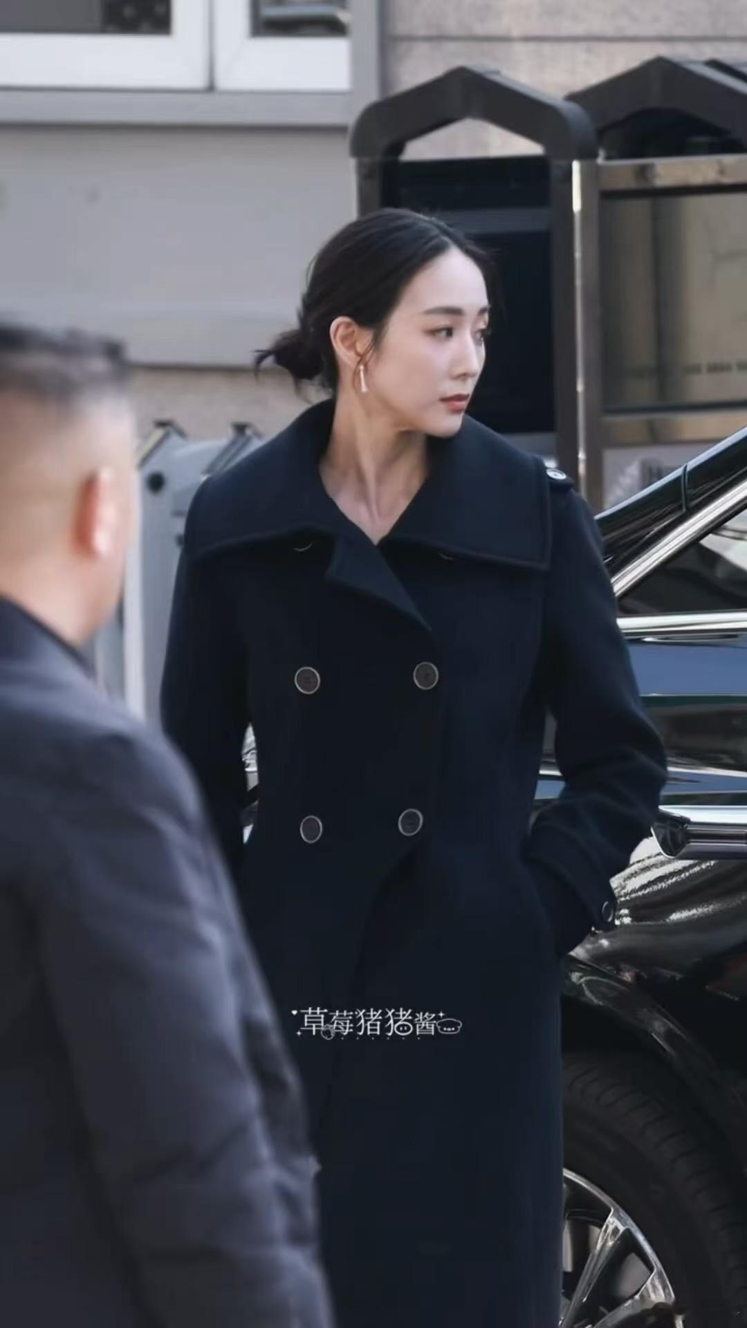 张钧甯盘发簪花 看到春晚的备播彩排路透张钧甯盘发簪花，非常的温柔又有端庄感的呀，