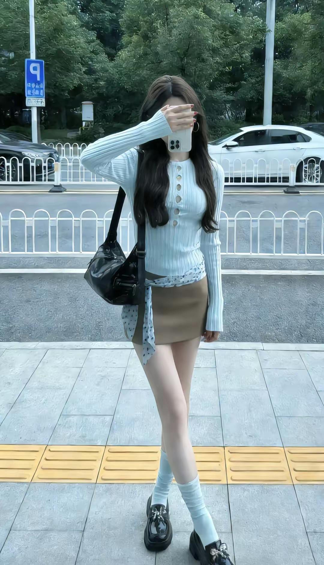 离谱
太离谱了
公司尾牙晚会现场抽现金大奖，红包里竟然只有100元，笑不活了。