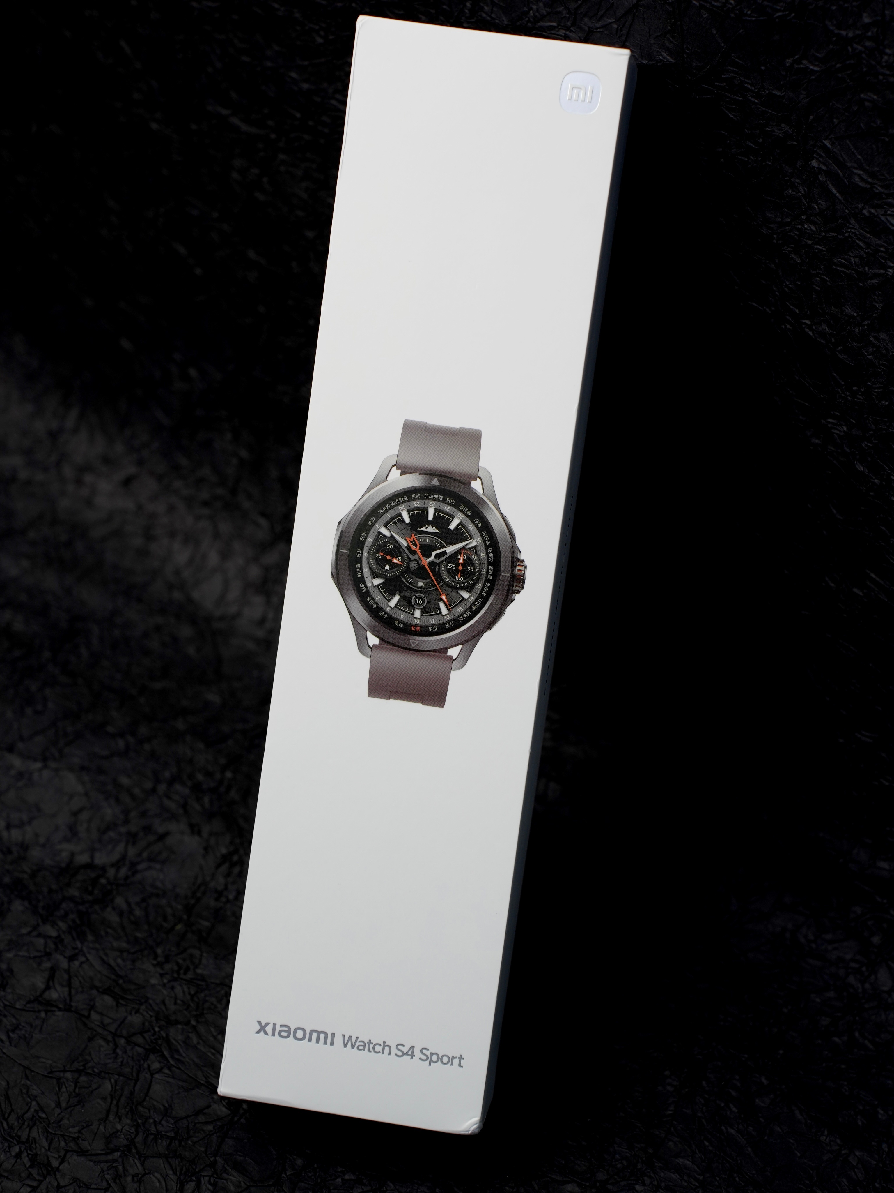 小米Watch S4 Sport钛金属机身，蓝宝石玻璃，用上了颂拓算法，打造专业