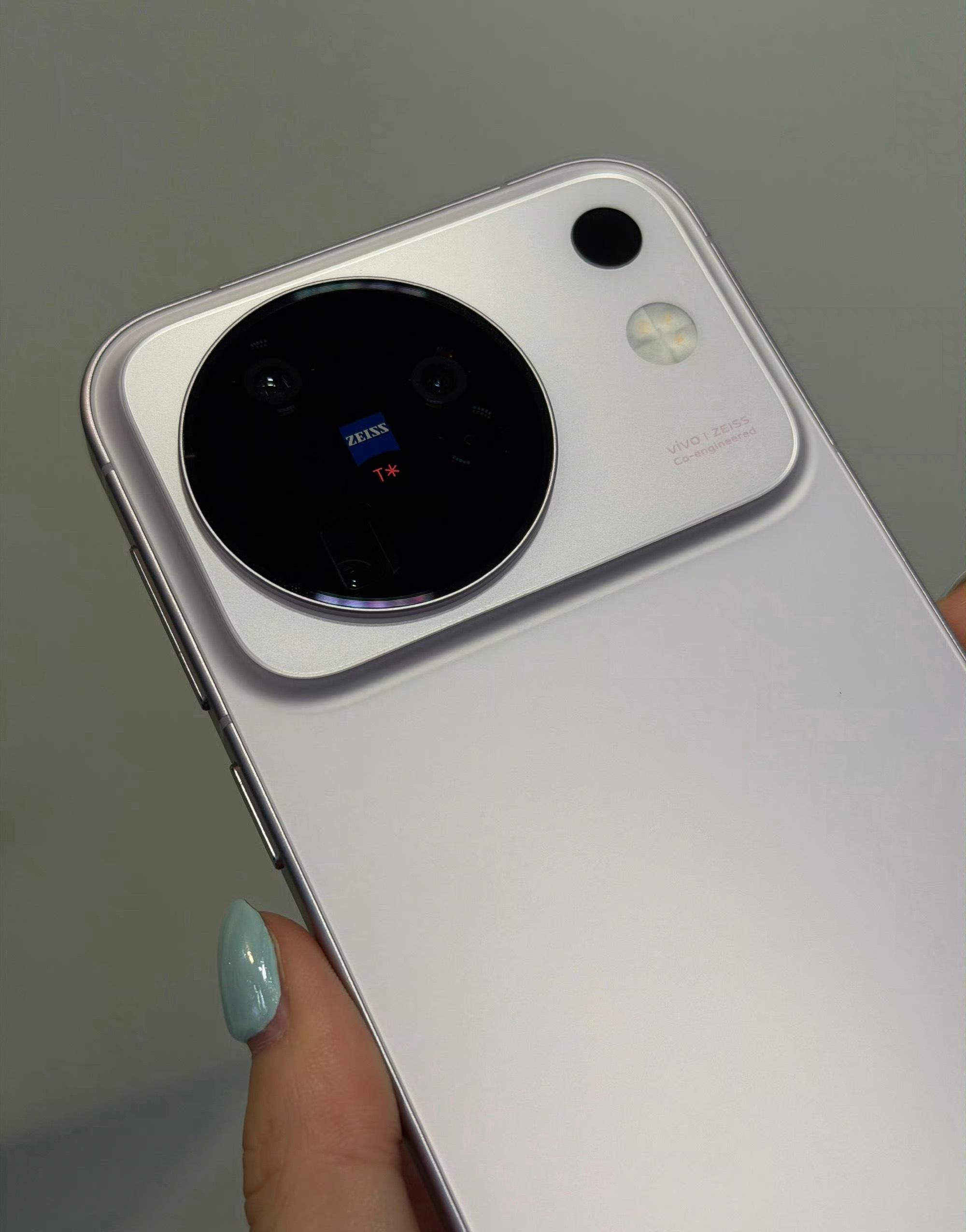 vivo X500标准版紫色真机上手实拍！这外观设计你给几分？ ​​​