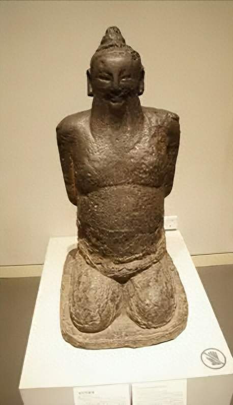 他死了800年后，被人从坟里挖出来鞭尸三百！