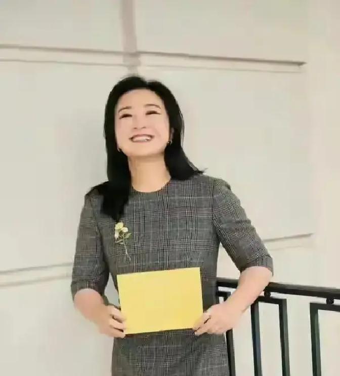 贾玲这次不搞笑了，她带着刀来的。
 
国家数据刚公布：家庭式传销三年涨了40%。