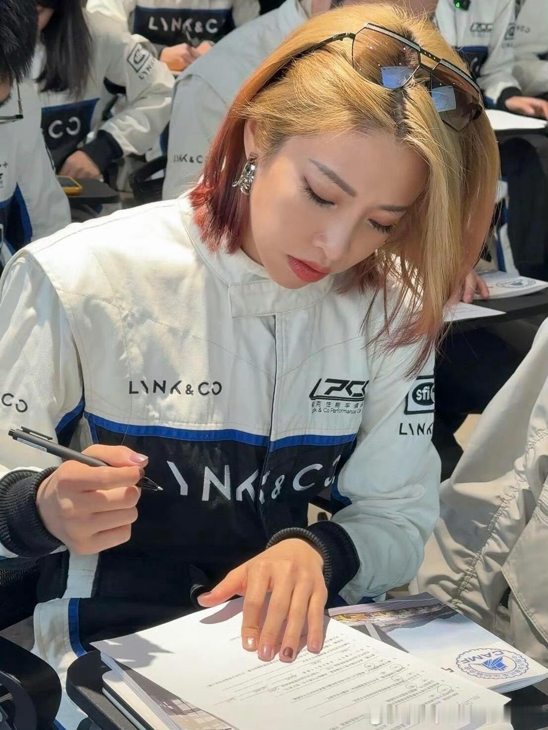 袁咏琳来歌手当最强后盾袁咏琳加盟歌手2026担任音乐合伙人，妥妥的超强后盾已就位