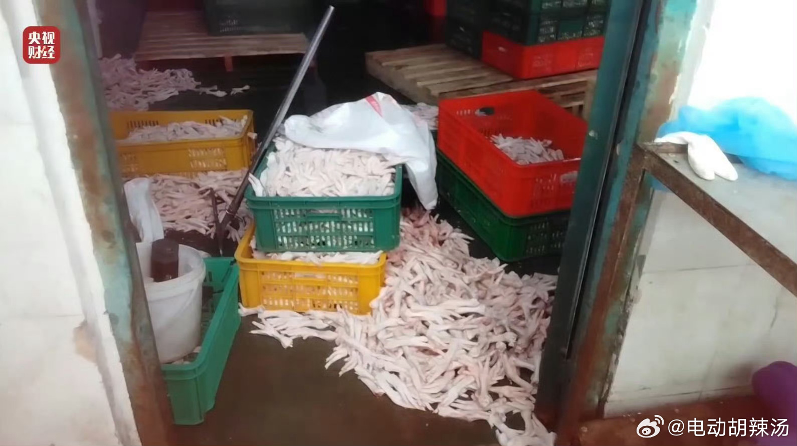 315晚会双氧水鸡爪 这个东西应该不是第一次曝光了吧！所以我一直不太愿意吃这种鸡