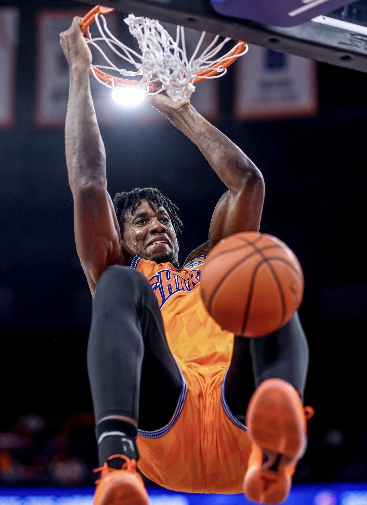 上海、广厦、深圳这三支队伍，如今的实力格局藏着不少变数，尤其是黑马的崛起，好像把