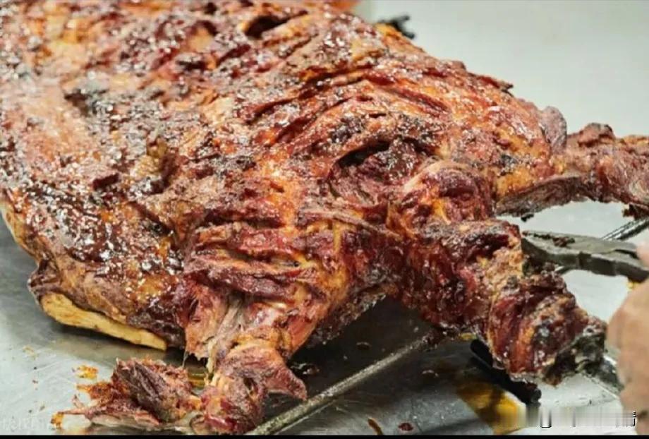 竞争的后果

早上我去家附近的金家羊汤馆买了一份羊杂汤，一份羊蝎子。他家的羊杂汤