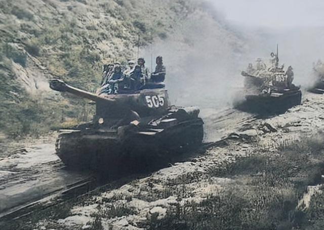 朝鲜战争打出了自身价值，隔壁东德连潜艇和飞机都不允许制造时，苏联已经将图16轰炸