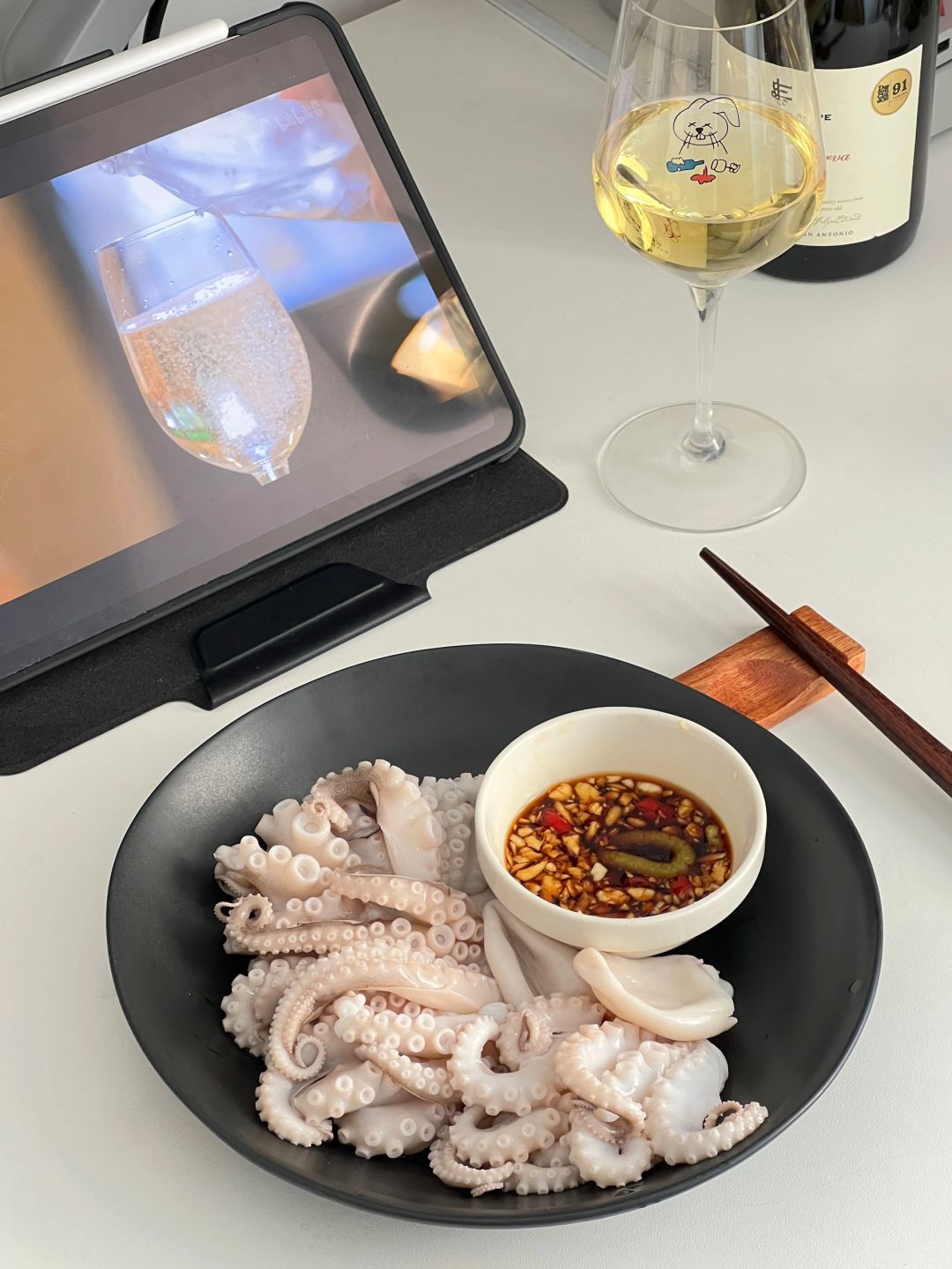 一个人吃八爪鱼 🐙
