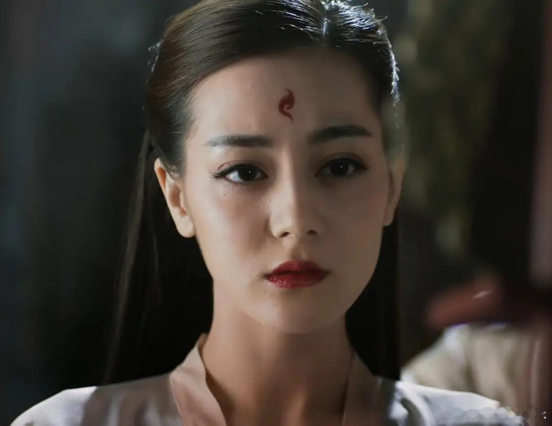迪丽热巴就是不适合古装，还是早点远离吧 ​​​
