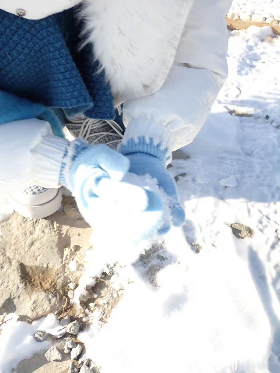 林允更新wb啦~~下班的林允肉眼可见的开心林允