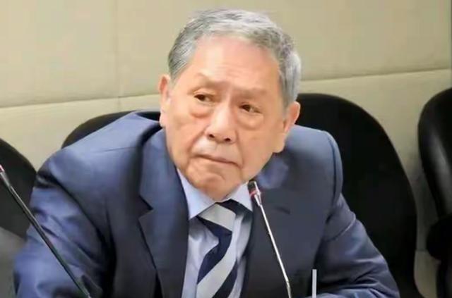 台湾退役中将帅化民表示，台湾人不要迷信血浓于水，中国人不打中国人，战争是残酷的，