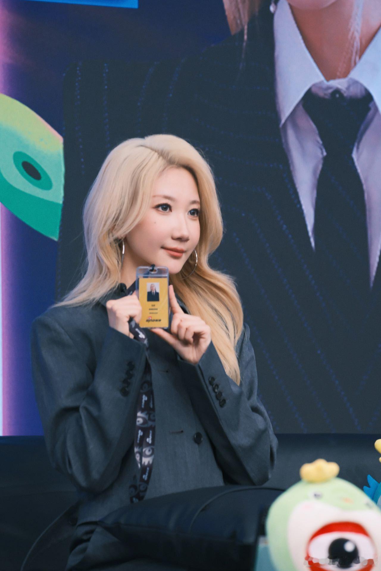 乃万 灵珠唱出魔丸进行曲扫楼试听新歌《赴汤》，唢呐一响直接燃爆，她自己也直言这首