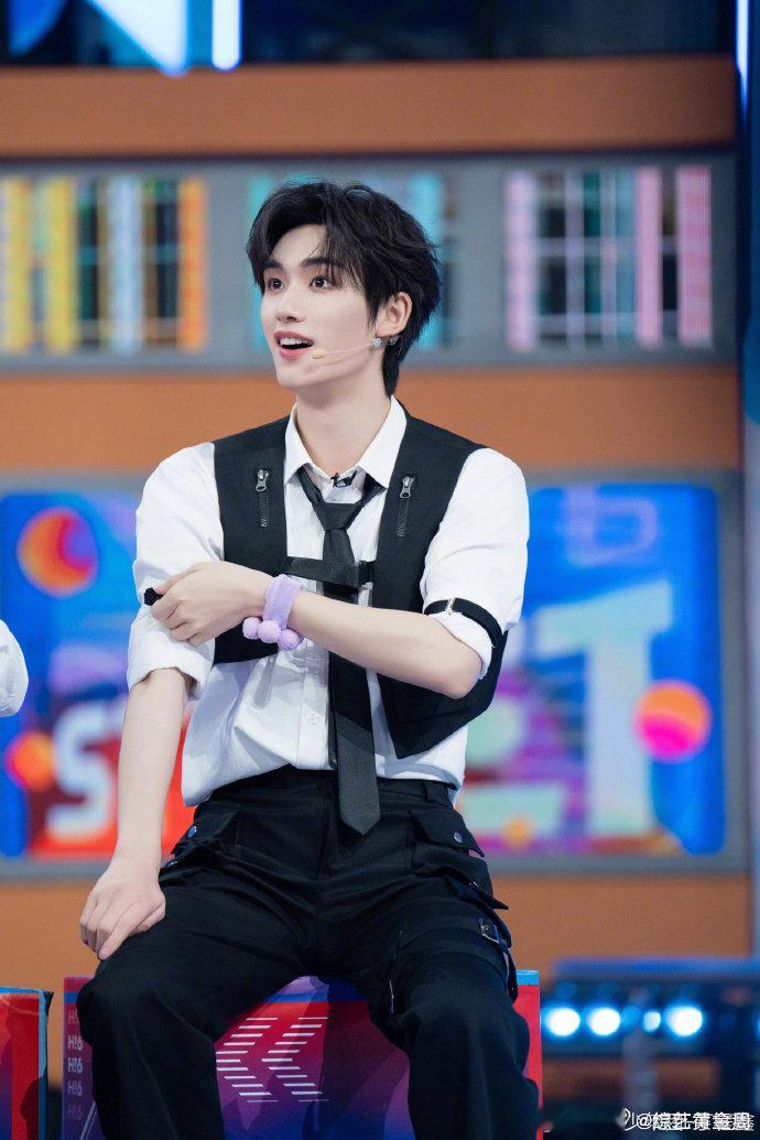 天生综艺人说的就是丁程鑫吧，连出错都这么可爱