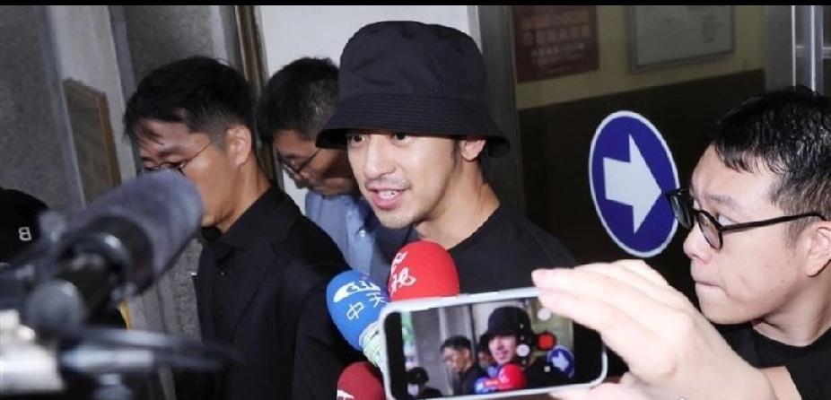 惊！陈柏霖等艺人或面临5年牢狱之灾，娱乐圈“逃兵案”大揭秘

家人们，今天娱乐圈