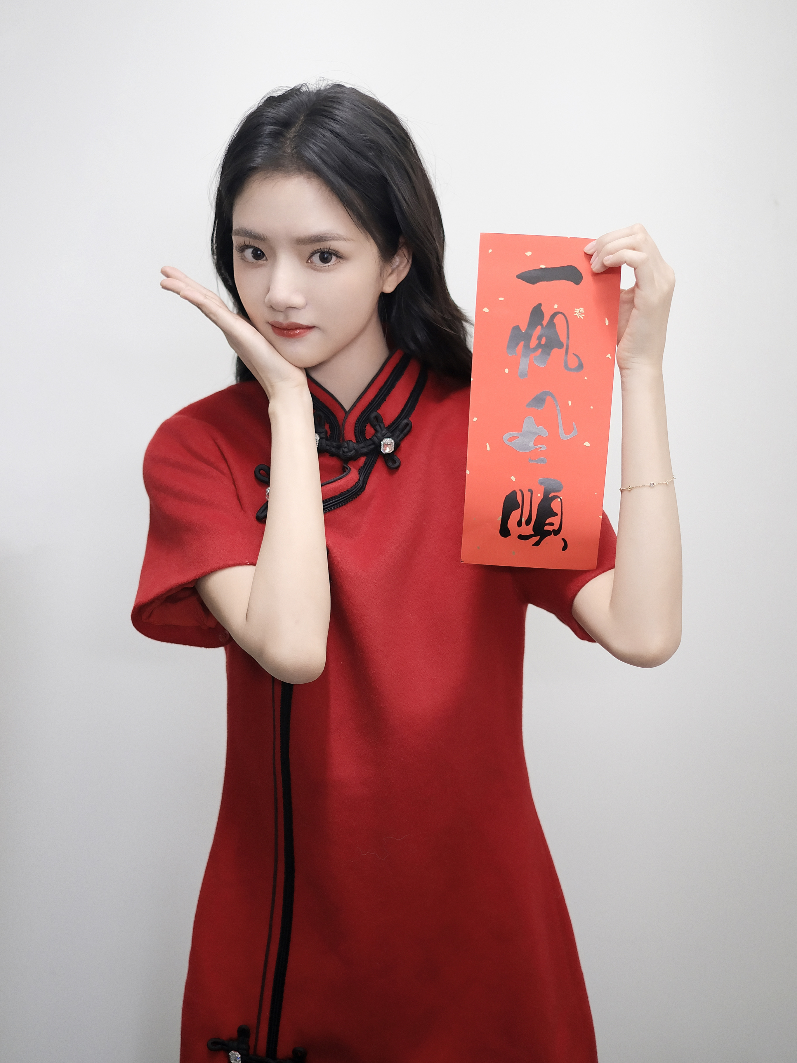任敏[超话] 在复制粘贴的时代，你是手写的诗[鲜花] ​​​