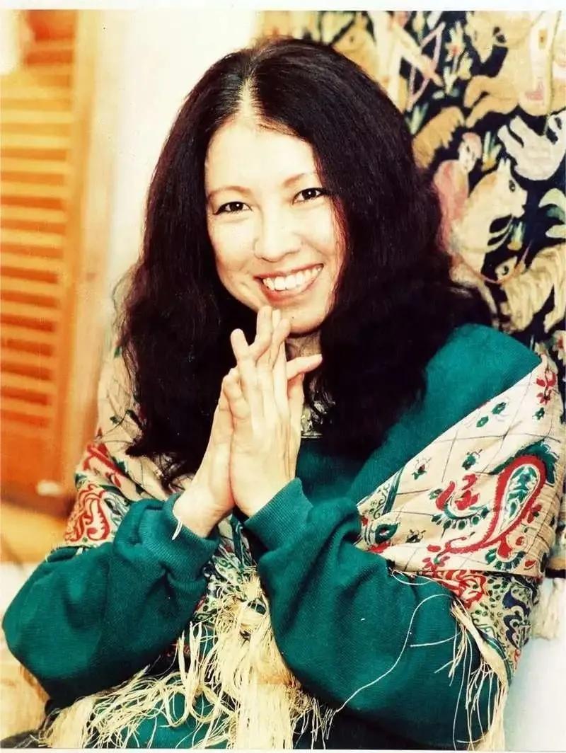 事实胜于雄辩，说三毛不好看的请站出来！

前两天写了一篇关于三毛和挚爱荷西美好的