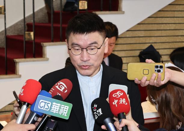 就在刚刚，

台“陆委会副主委”梁文杰发表声明，

6月23日，针对梁文杰说「凤