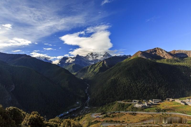 农村人的生活风景是你向往的吗? 农村人的生活风景，绝对是很多人向往的。像稻城县亚