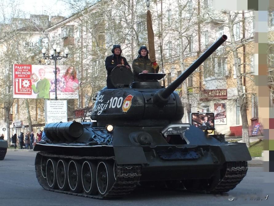 和T-34-76由多家工厂同时生产的情况类似，T-34-85亦出自多家工厂，具体
