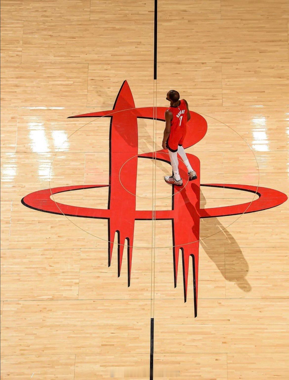 前火箭队球员奥斯汀·里弗斯将休斯顿火箭本赛季的走势形容为“过山车”：“我对休斯顿