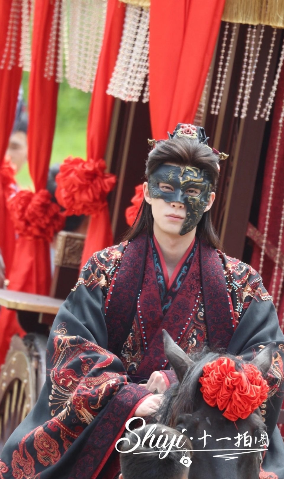 好贵气啊 今天穿婚服结亲王鹤棣今天拍结婚戏王鹤棣将门独后婚服路透