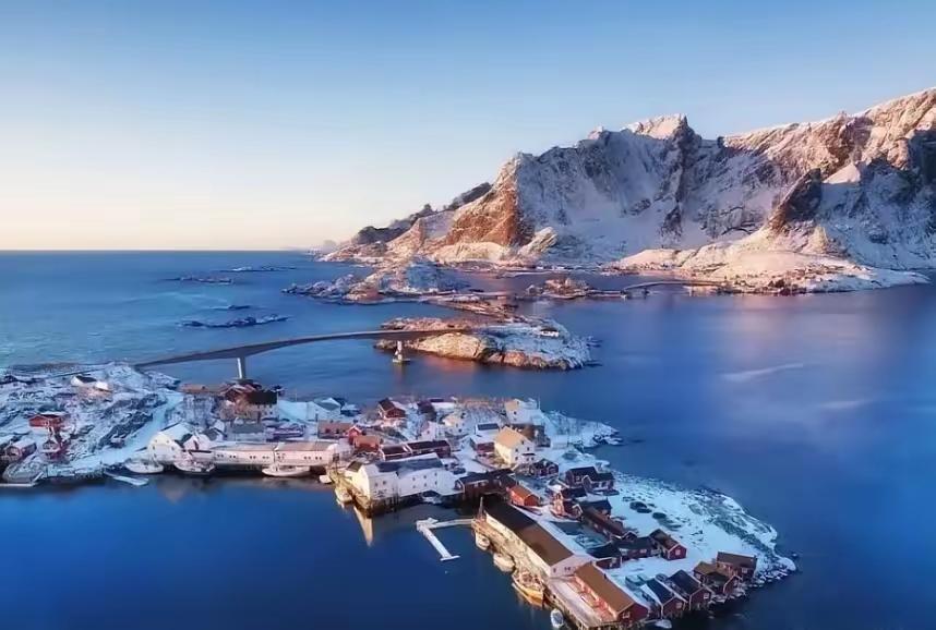 世界第一大岛，格陵兰。名义上，它属于丹麦。但地图摊开，丹麦远在3000公里外，而