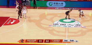 王浩然啊，手递手不要轻易合球啊，提前合球队友如果跑不出来，那不就是你尴尬了？球抱