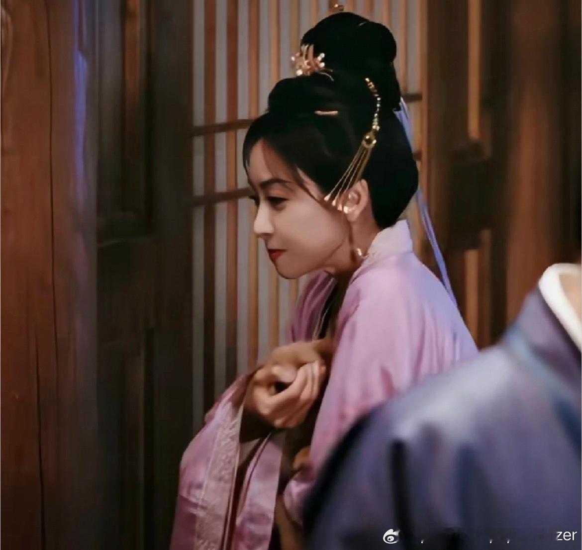 宋茜[超话] 能不能沾花惹草一下我 ​​​