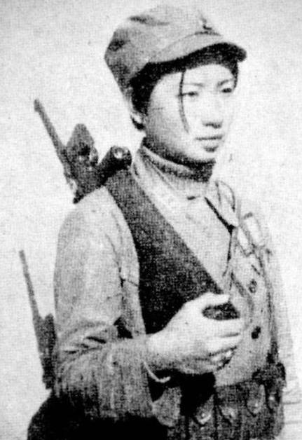 1939年，39岁的寡妇带着儿子报考黄埔军校，因年龄超了，学校不让报名，她却红着