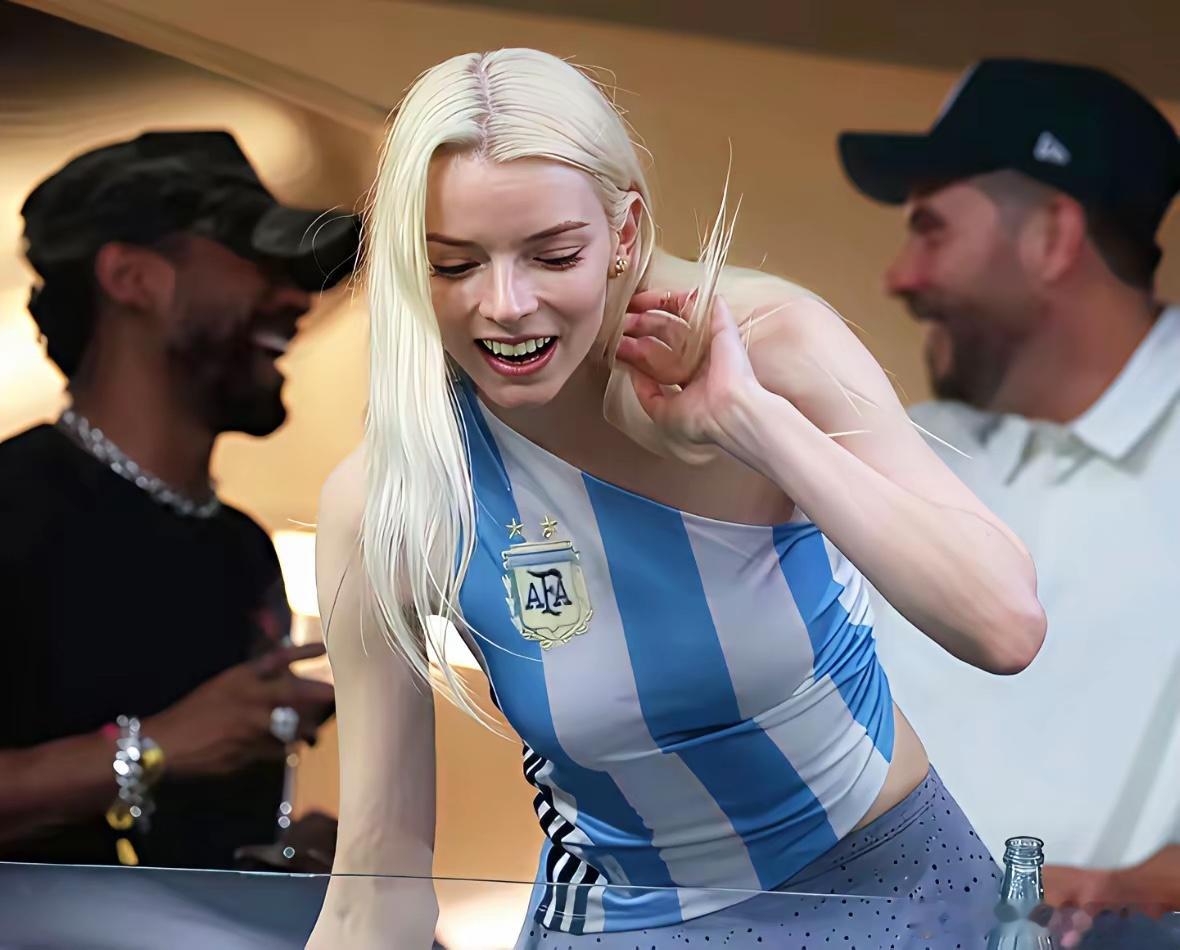 女球迷为梅西而疯狂！阿根廷🇦🇷队长率领的球队压迫感十足！梅西更像是一位黑社会