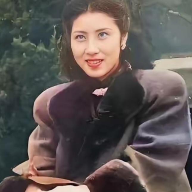 她19岁为张灵甫守寡，张灵甫死后蒋经国想趁虚而入，屡次三番骚扰，王玉龄无奈之下只