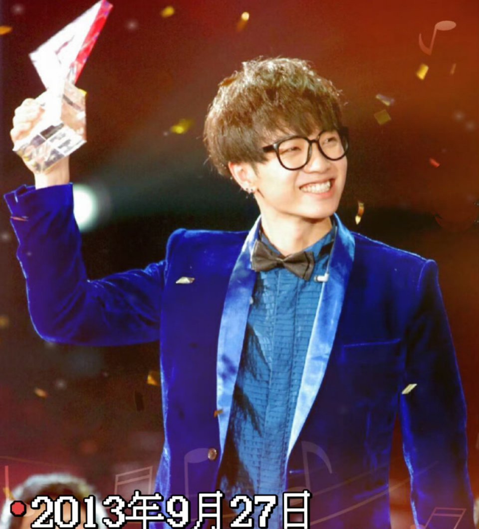 华晨宇12年前在快男获得冠军 从快男冠军到声鸣远扬评审，华晨宇的12年是一个歌手