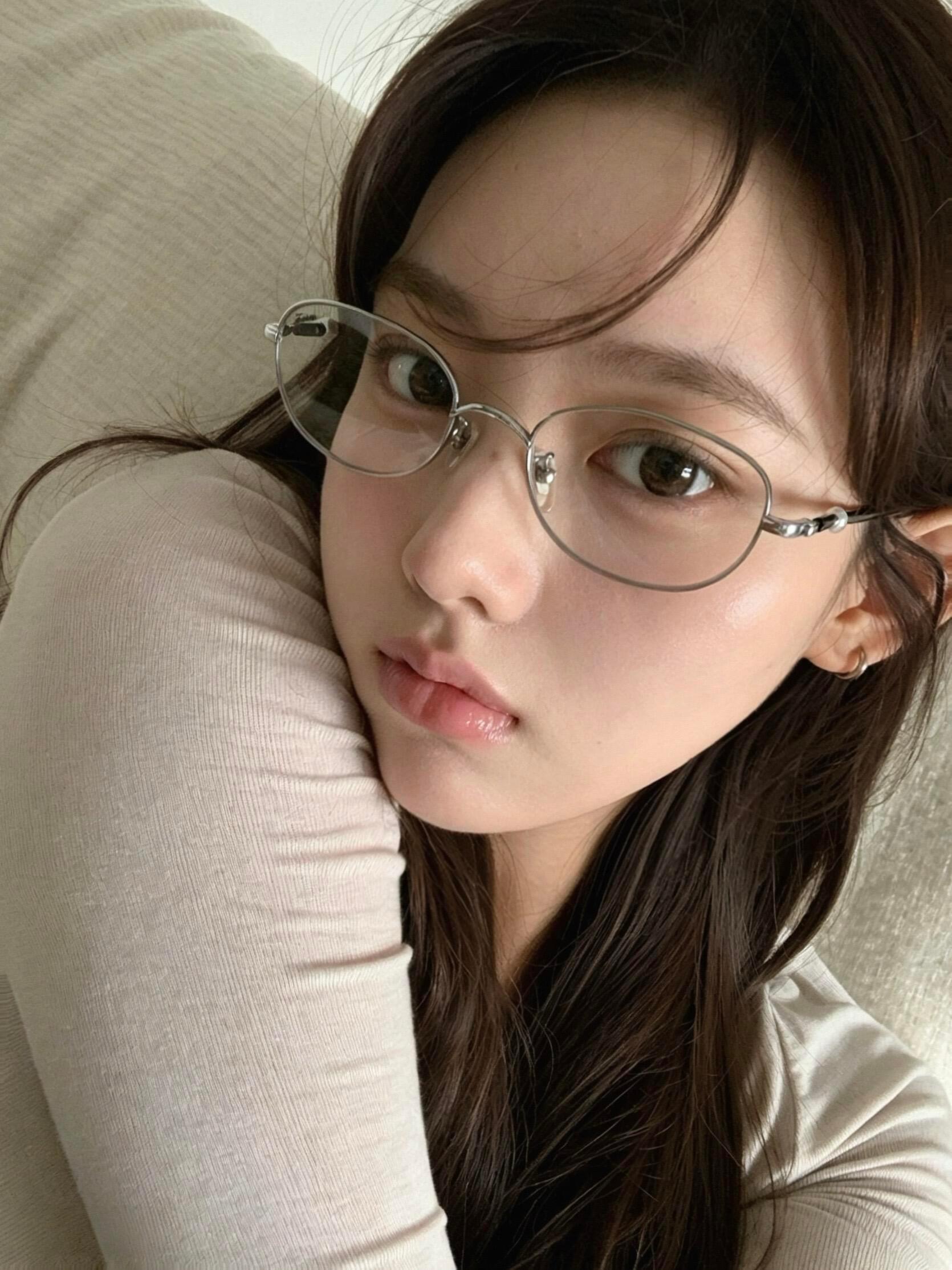 𝙒𝙚𝘾𝙝𝙖𝙩｜高清👓头像分享O_o审美积累氛围感女头|ins风女头
