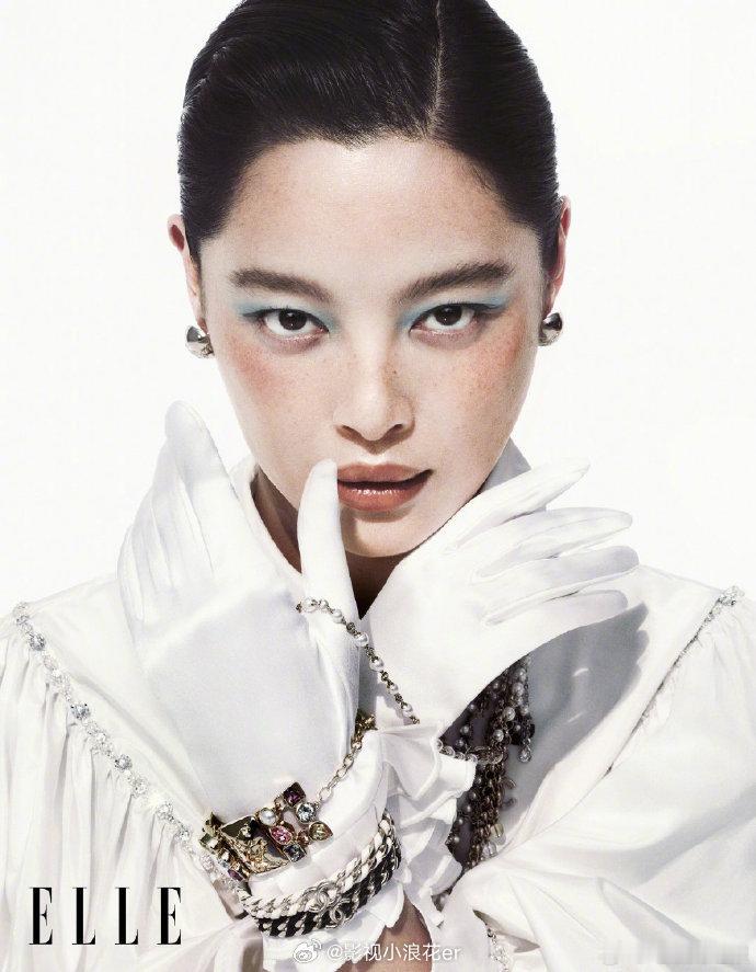 辛芷蕾身后是华语女演员们辛芷蕾elle11月封面大片    她的高光从不是孤军奋