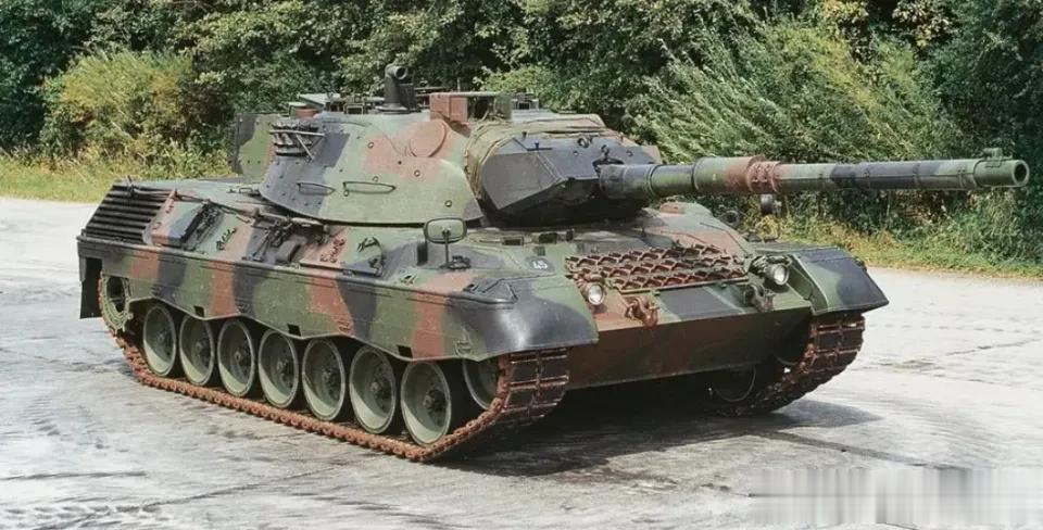 德国豹1援助又来了。看了一下德国新一轮对乌援助，10辆豹1A5赫然在列。呵呵，突