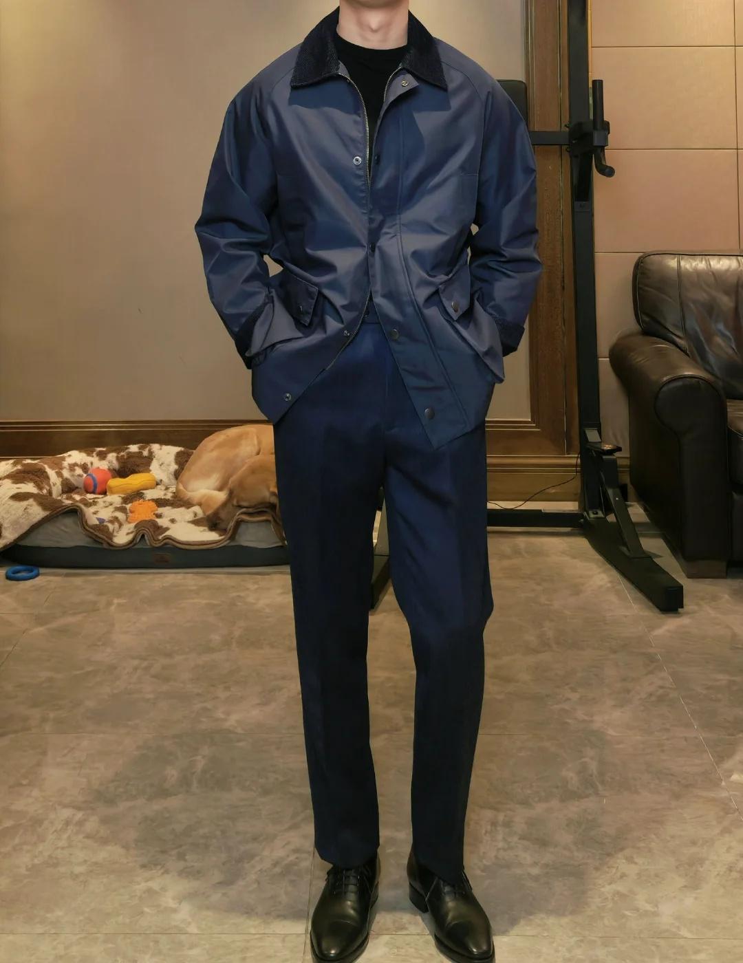 穿外套→脱外套
还在降温，依然是雨天
Ootd ootdinspo 今天穿什么 