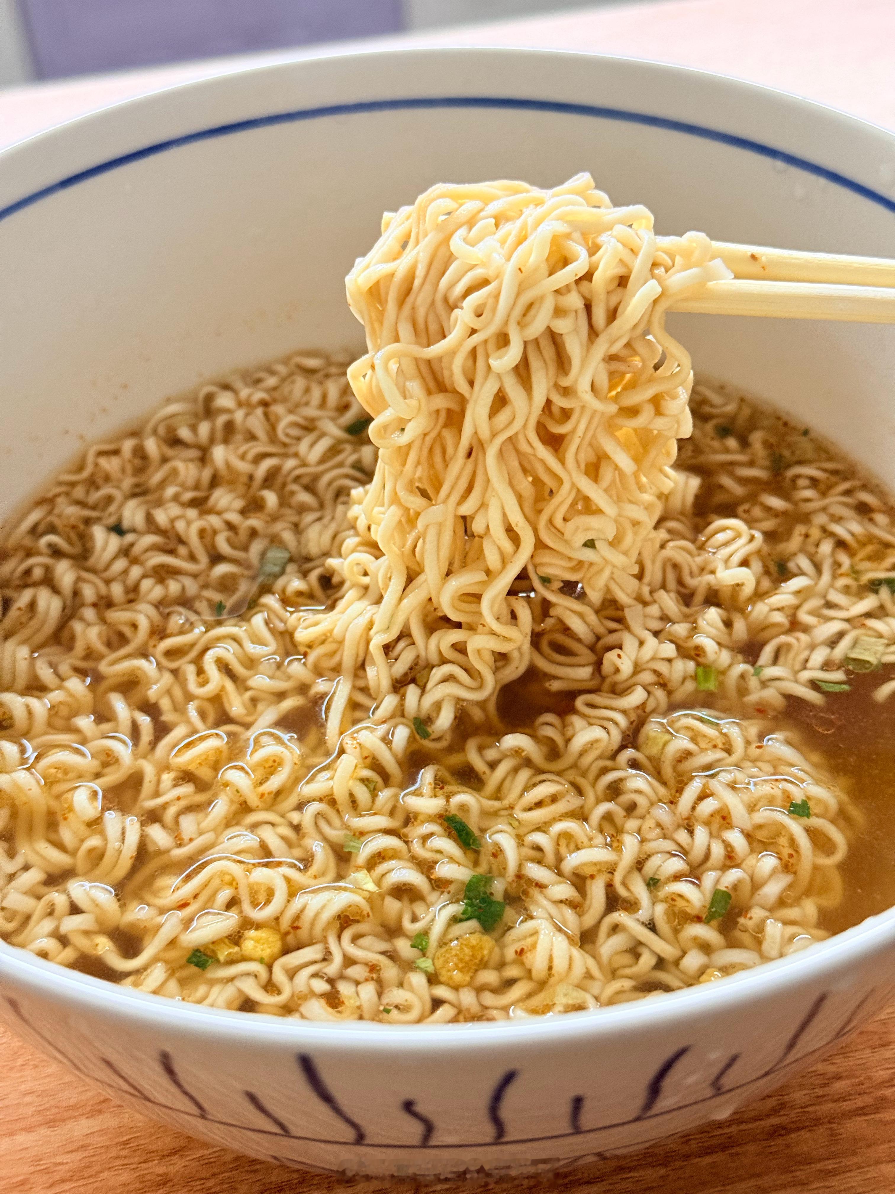 今晚的宵夜是山哥在🇹🇭带回来的方便面🍜真系好食啊🤤车黎子要即食行乐