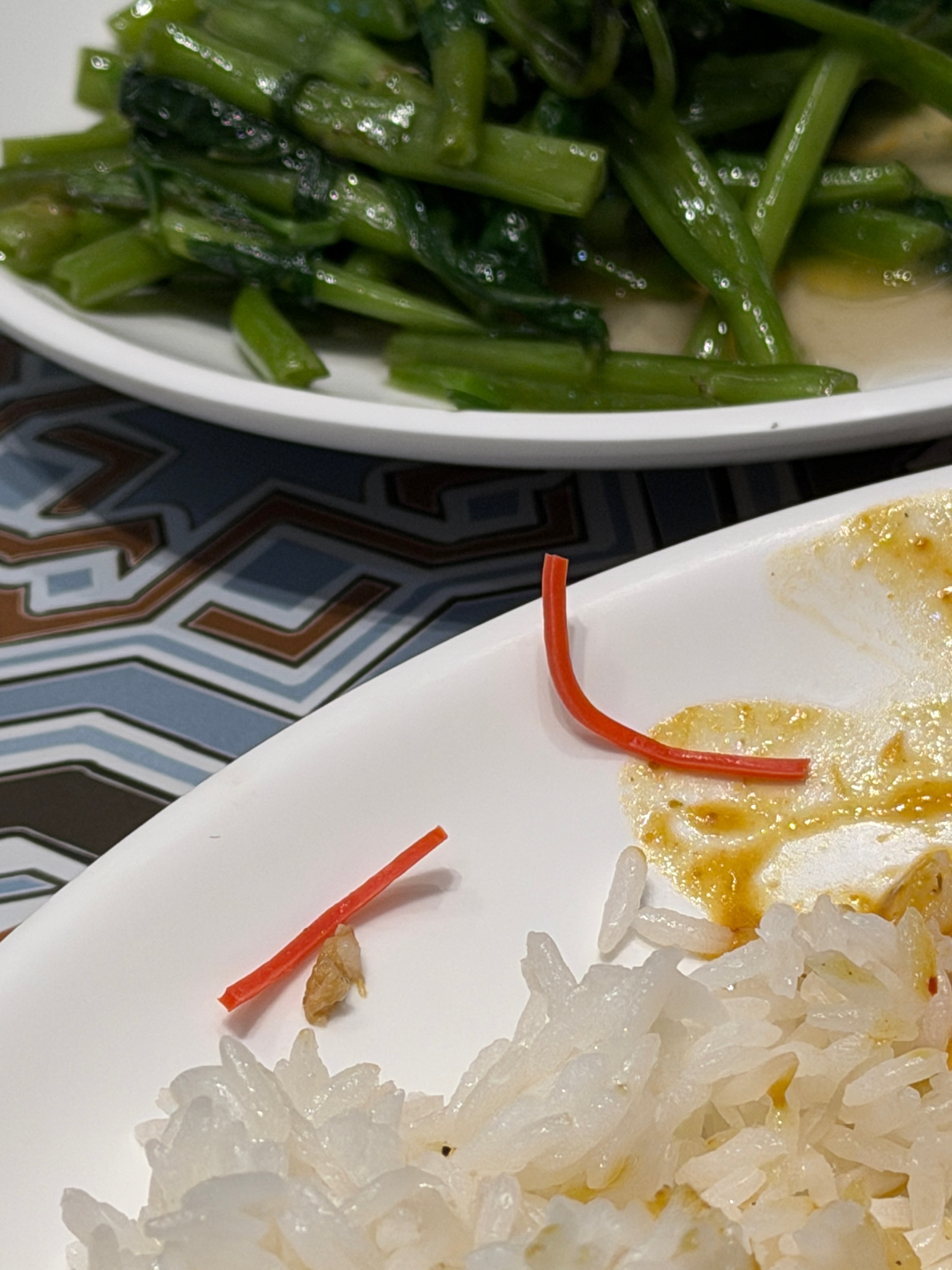 由于在浦东机场T2航站楼吃咖喱牛腩🍛的时候吃到橡皮筋，所以退掉了咖喱牛腩。因此