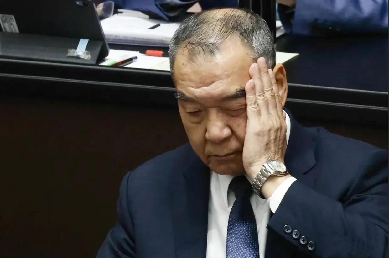 【台媒：邱国正火速请辞！疑儿子8段招妓视频流出，成压垮老爸最后一根稻草】昨天有岛